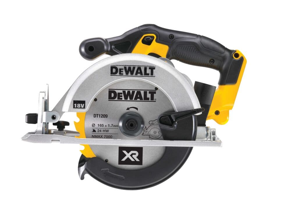 Sierra circular inalámbrica DEWALT 18V con mango amarillo y negro y logo XR en la hoja.